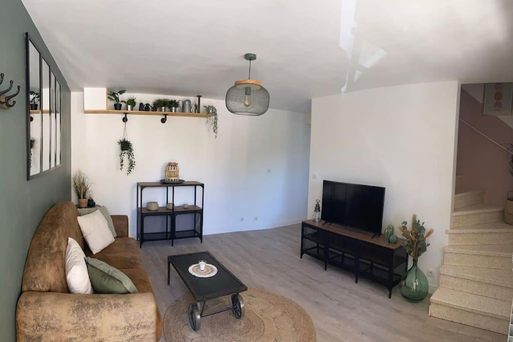 Bed & Breakfast De La Pouzolle Le Garn