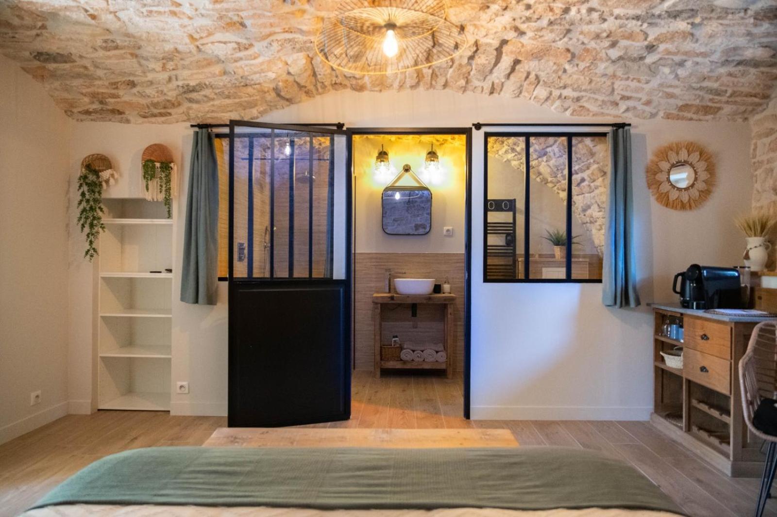De La Pouzolle Bed & Breakfast *